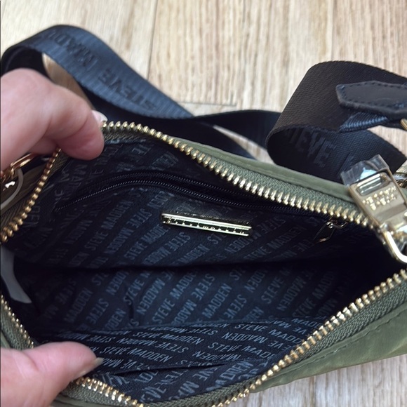 Steve Madden Crossbody/Shoulder Bag with Gold Chain Detail - NWT - Picture 5 of 5